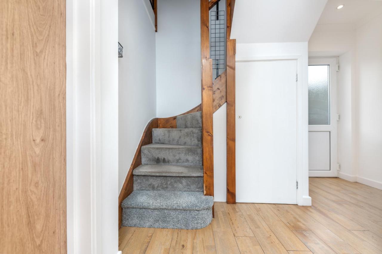 Stayright- 2 Bedroom House, Centrally Located & Close Walk To City Centre Cardiff Exteriör bild